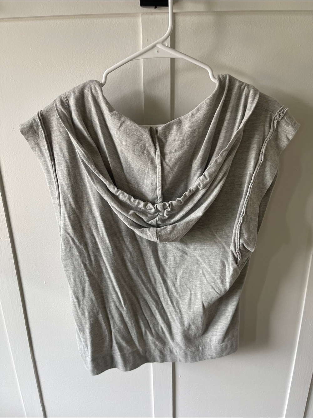 Evereve Light Gray Sleeveless Hoodie brand new - Picture 3 of 3